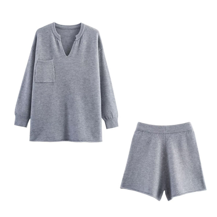 Ladies high-quality knit casual outfit with V-neck Lune London