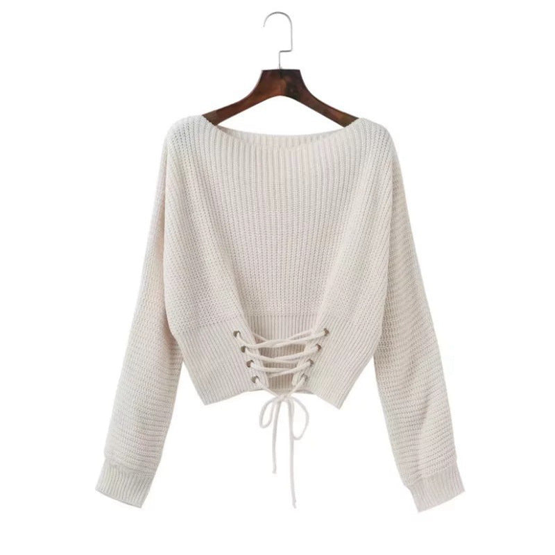 Casual knitted pullover for women with a deep V-neck and a decorative lace Lune London