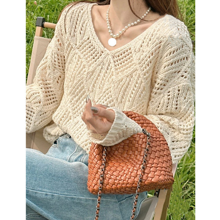 Chunky knit pullover for women with an innovative hole pattern and a relaxed fit Lune London