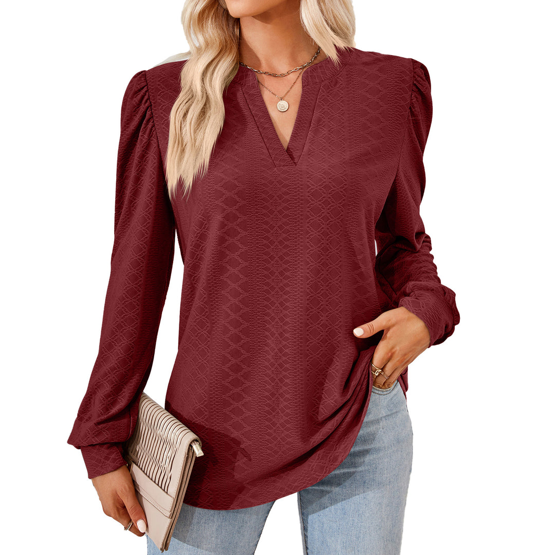 Women's shirt with elegant V-neck and structured pattern Lune London