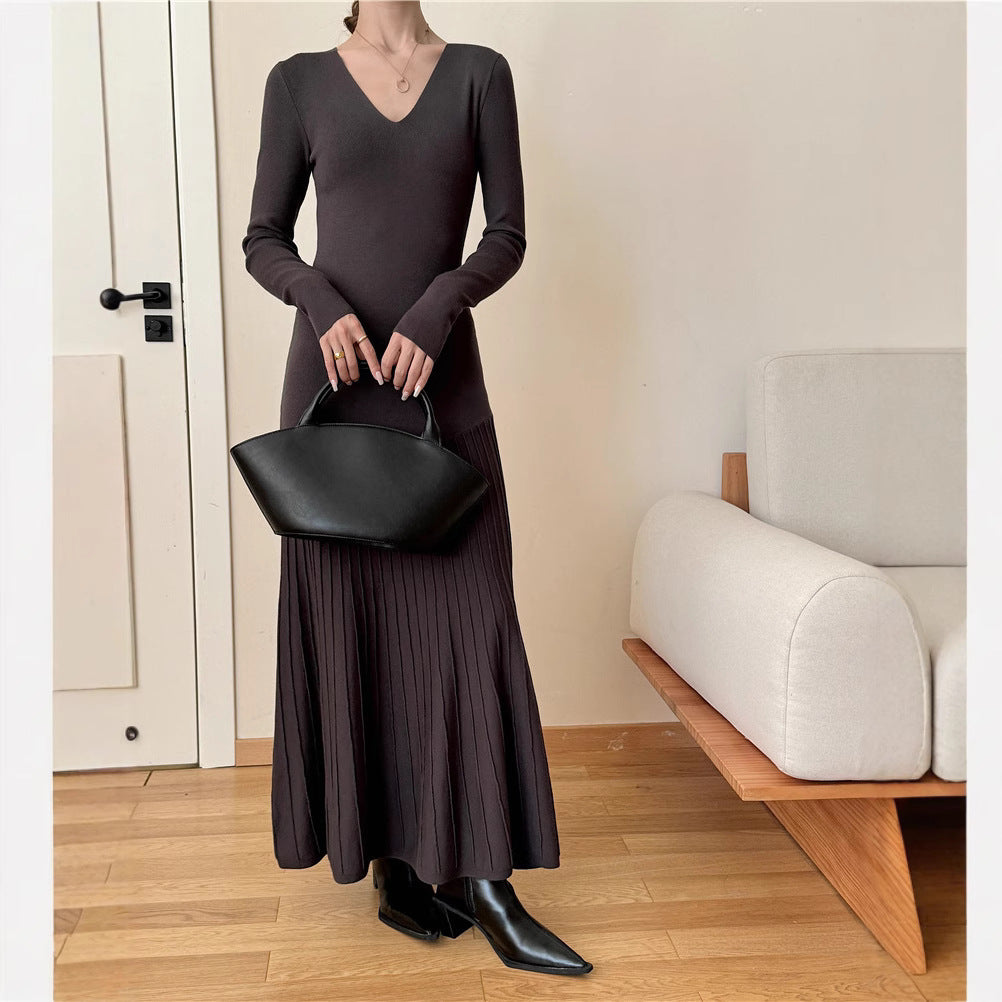 Maxi dress for women with V-neck and pleated skirt design Lune London