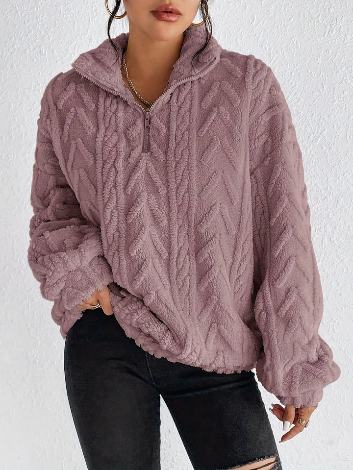 Ladies oversized plush pullover with zipper and ribbed structure Lune London