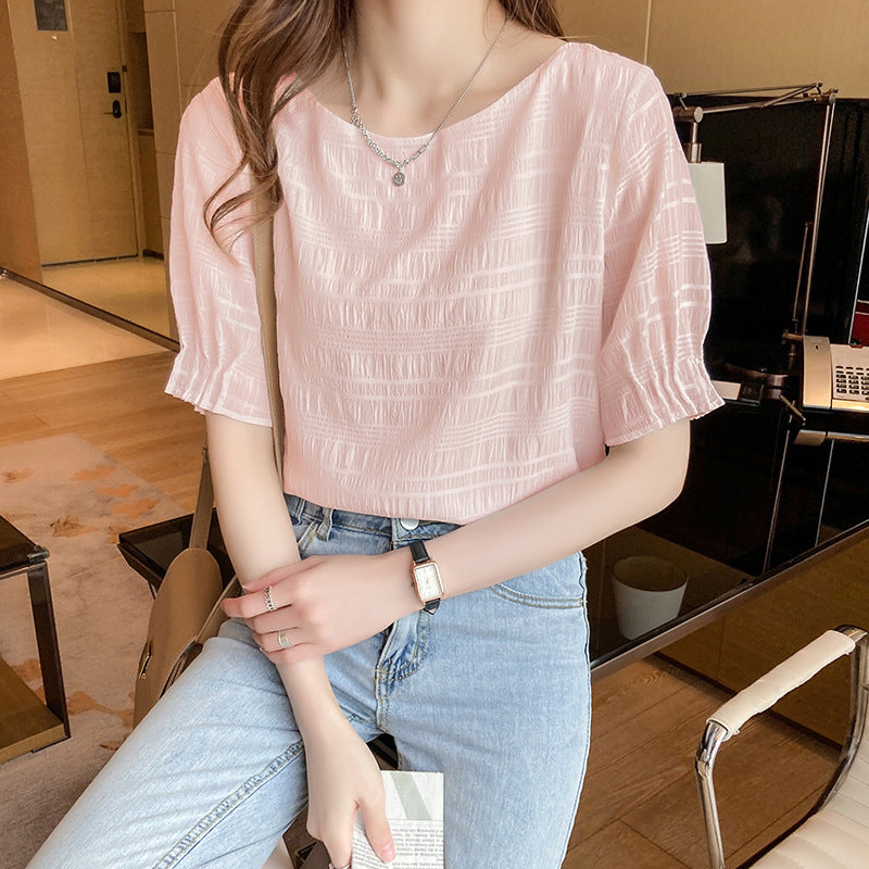 Haut féminin à la mode avec un design texturé léger et une coupe aérienne Chic & Stil