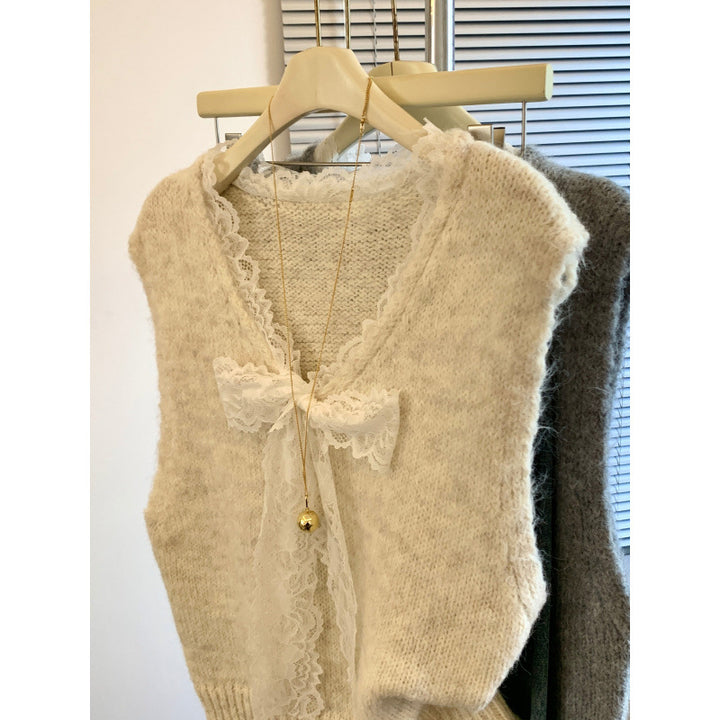 Gilet en tricot pour femmes avec un col en dentelle romantique et un détail de nœud décoratif