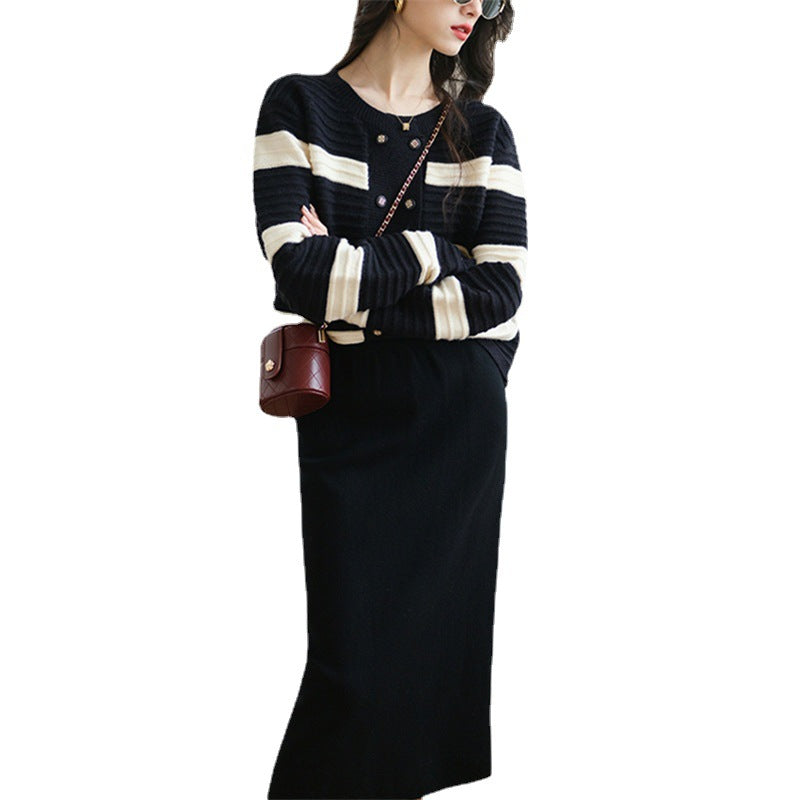 Cardigan pour femmes avec boutons décoratifs et motif rayé Chic & Stil