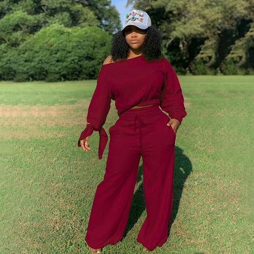 Two-piece casual set for women with a loose fit and off-shoulder design Lune London
