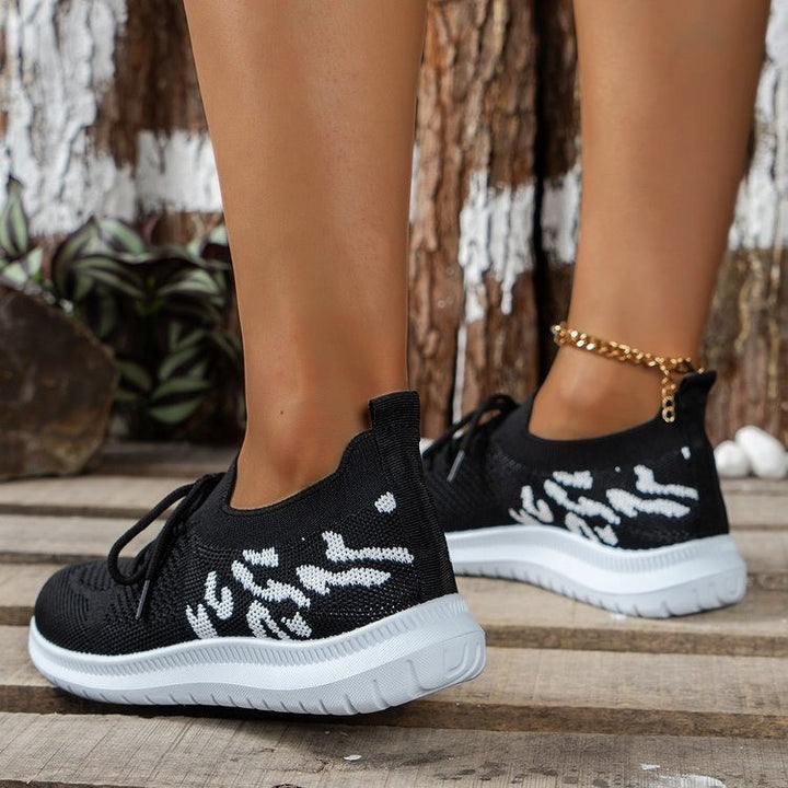 Breathable sneakers for women with elastic mesh upper Lune London