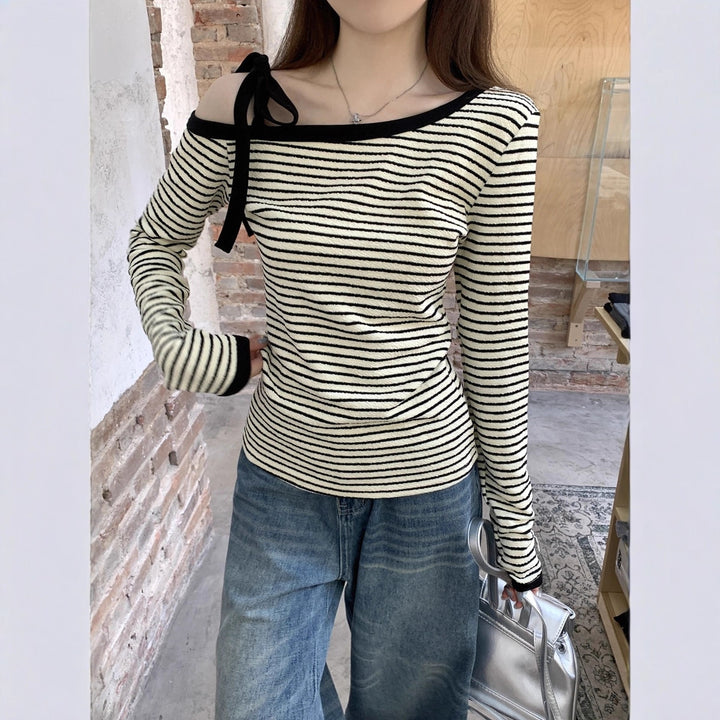 Women's asymmetrical long-sleeve shirt with stylish strap detail Chic & Stil