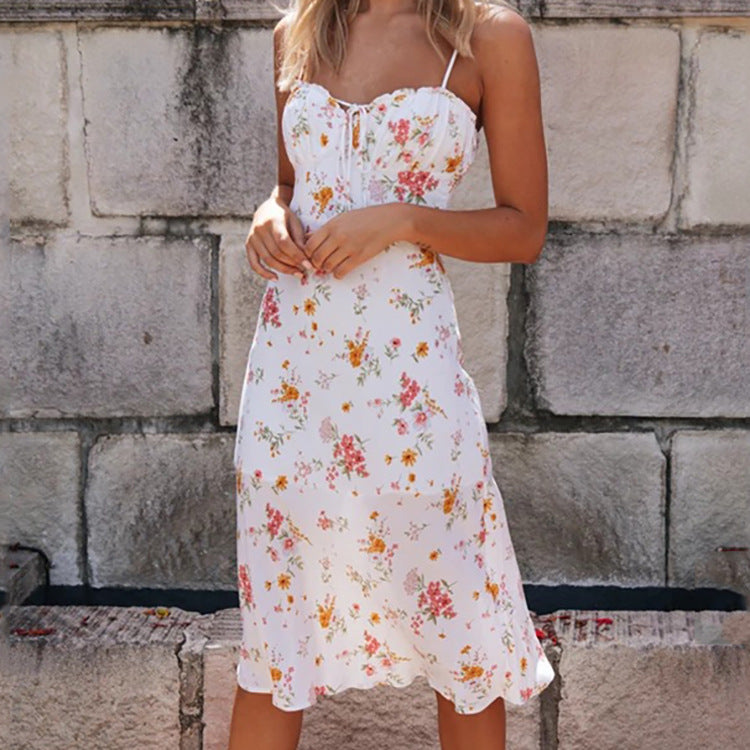 Robe midi florale ajustée pour femme avec une coupe slim et des fronces Chic & Stil