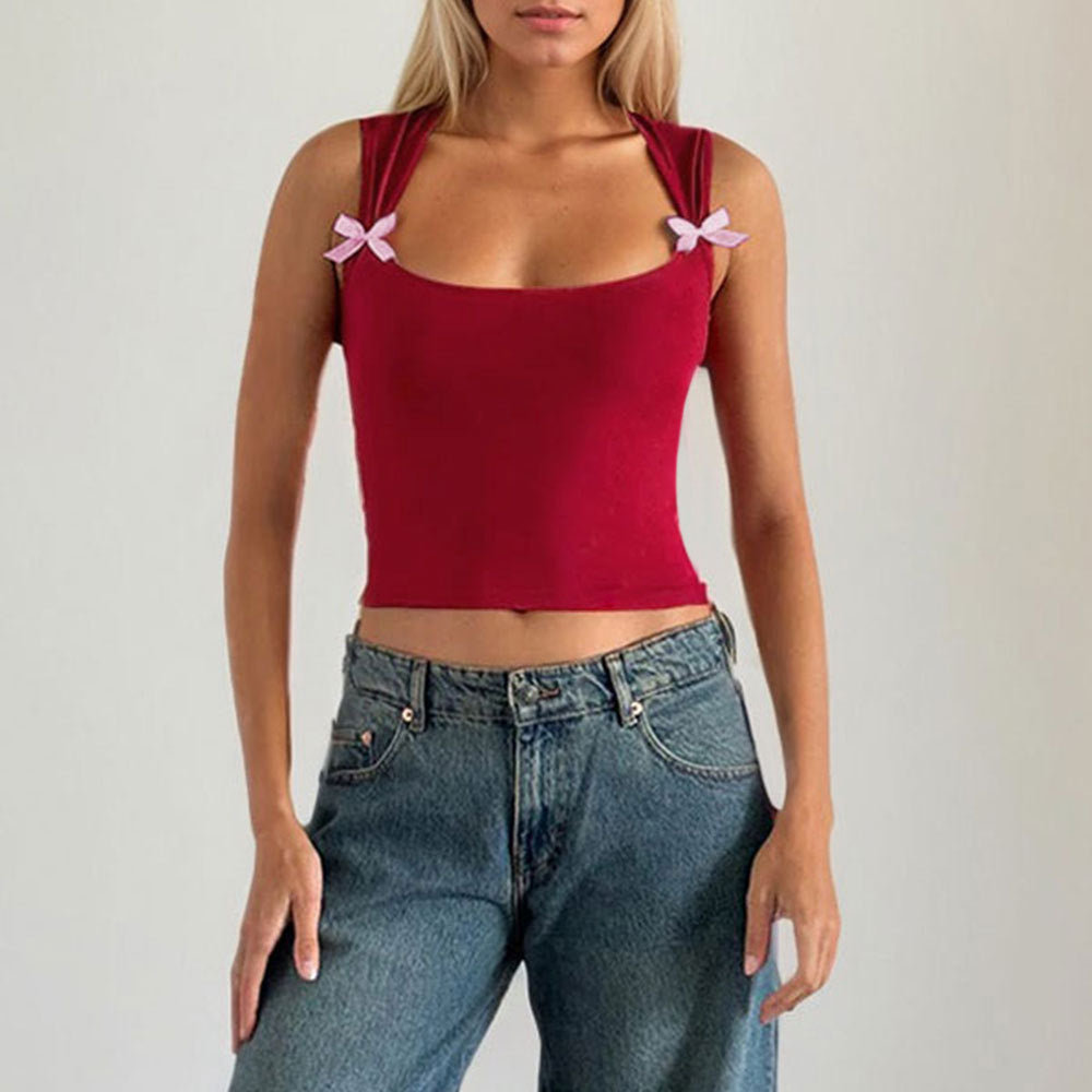 Short top for women with adjustable spaghetti straps and playful knots Chic & Stil