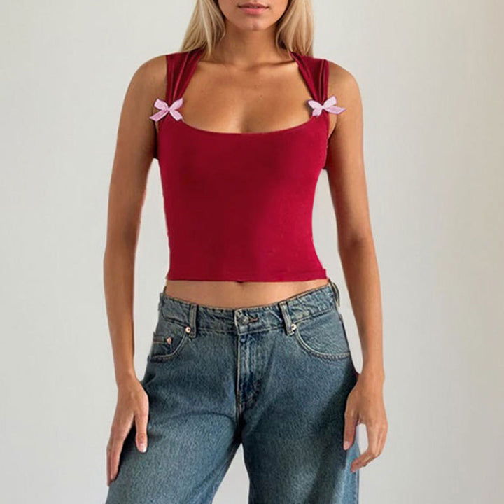 Short top for women with adjustable spaghetti straps and playful knots Chic & Stil