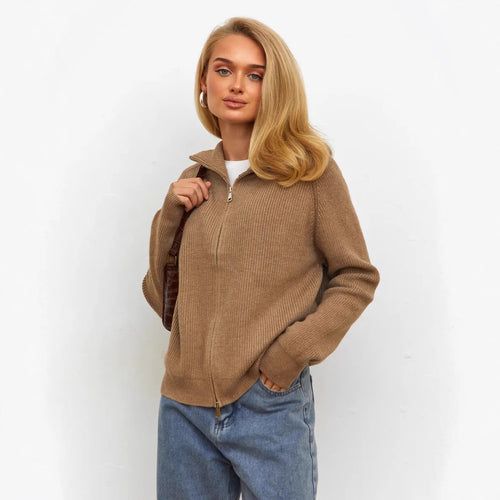 Veste tricotée pour femmes avec col haut Chic & Stil