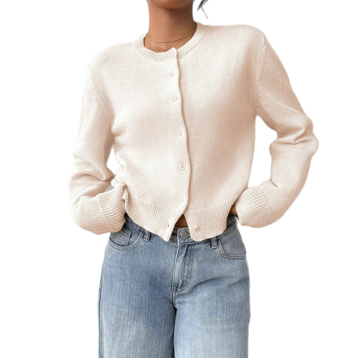 Cardigan pour femmes avec texture à fines côtes et design boutonné Chic & Stil