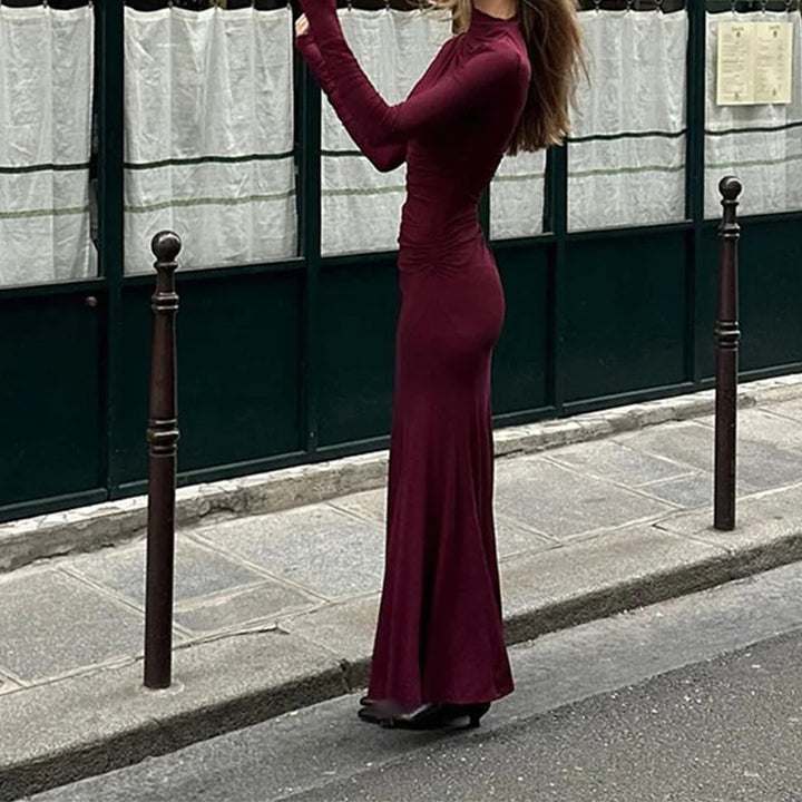 Robe maxi à manches longues pour femmes avec une coupe flatteuse et un col roulé élégant Chic & Stil