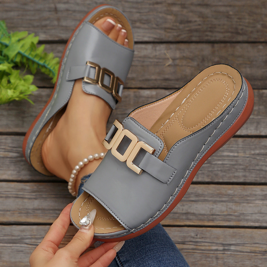 Ladies comfortable toe separation sandals with elegant chic buckle design