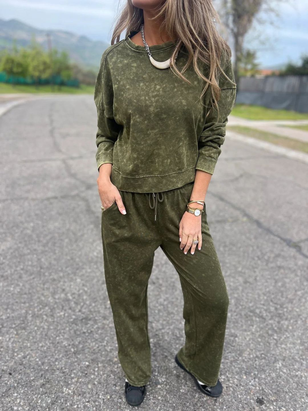Lune London casual hoodie and sweatpants set for ladies