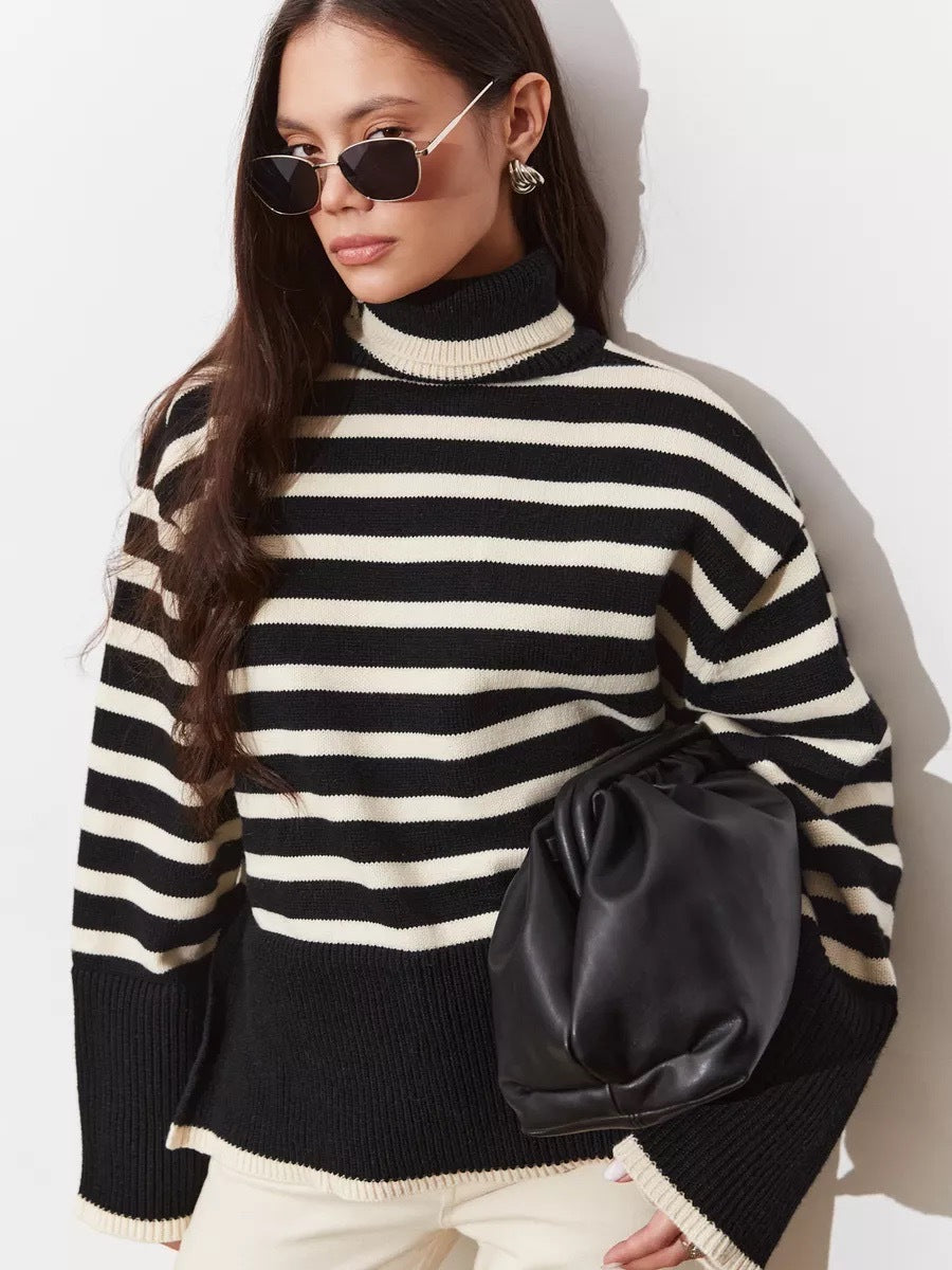 Pull en maille épaisse pour femmes avec col montant et rayures bretonnes Chic & Stil