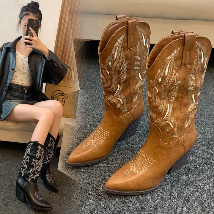 Women's cowboy boots with elegant embroidery and a modern design with wedge heel Lune London