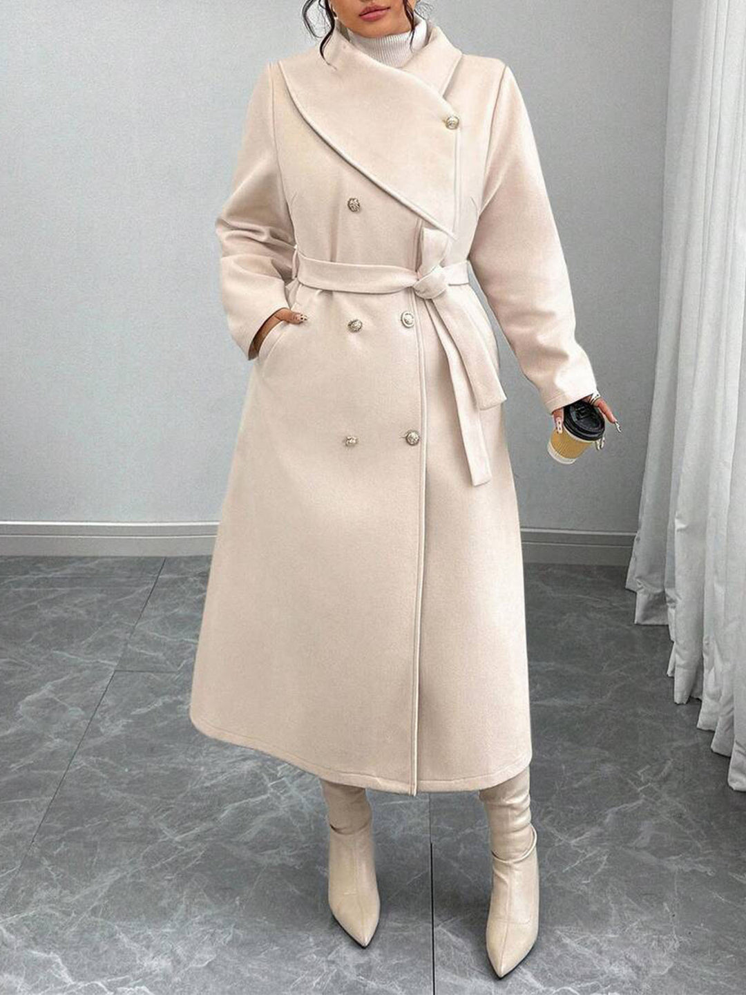 Manteau en laine élégant et chaud pour femmes avec patte de boutonnage double et une ceinture Chic & Stil
