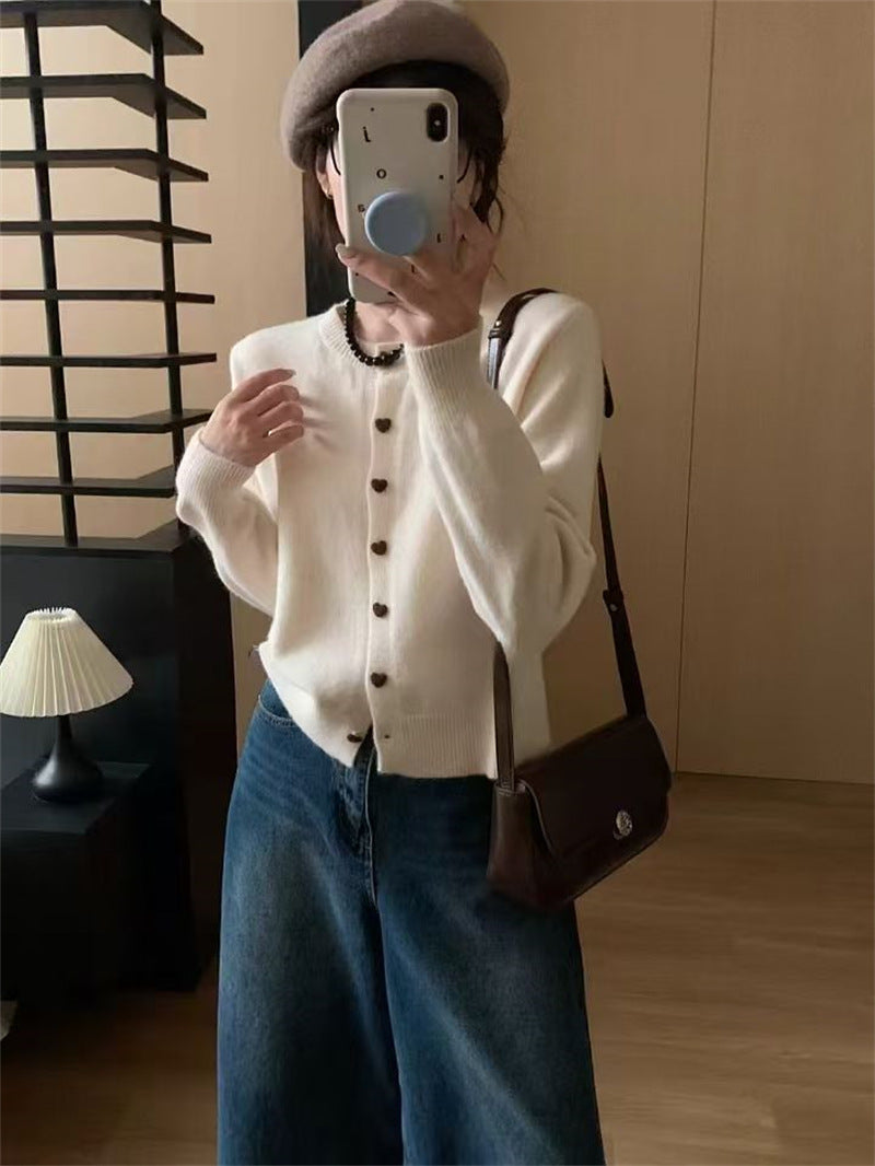 Cardigan en tricot doux pour femmes avec des boutons et une texture côtelée Chic & Stil