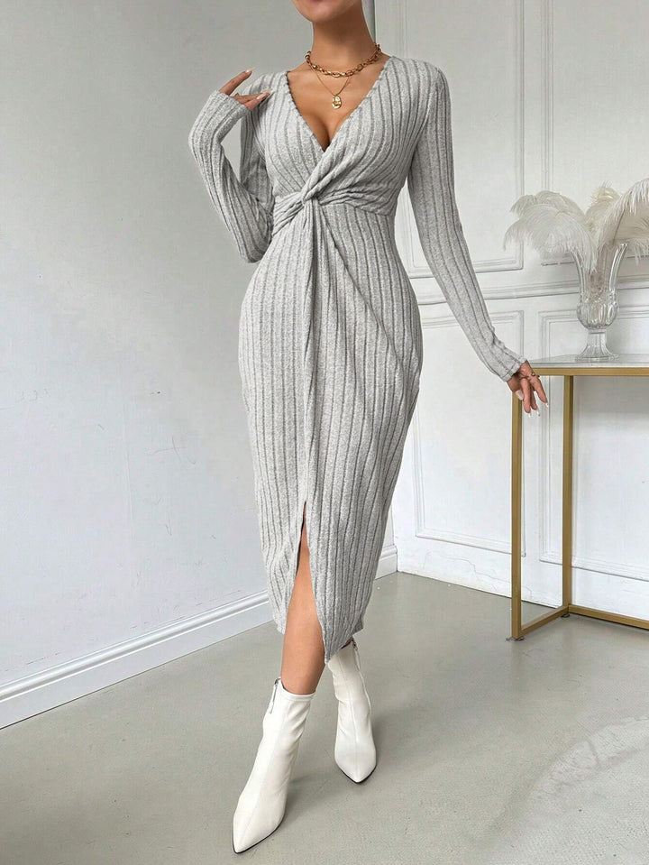 Robe midi moulante pour femme avec détail torsadé et fente sur le côté Chic & Stil