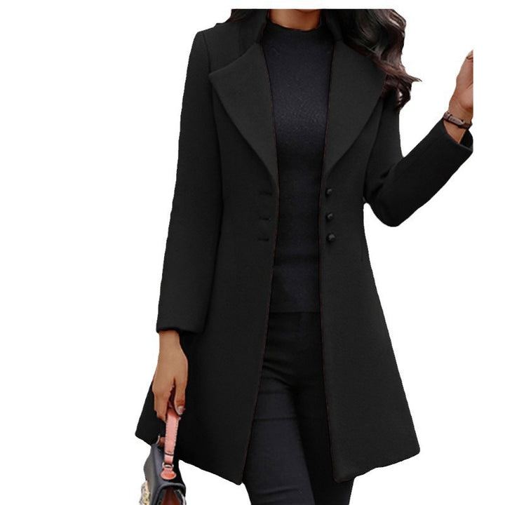 Timeless wool coat for women with elegant lapels and stylish button band Lune London