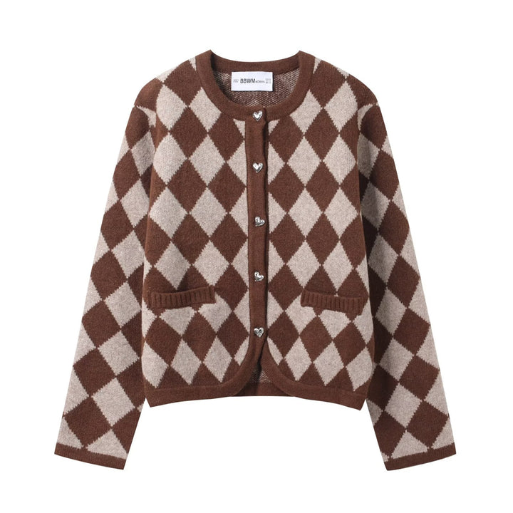 Cardigan pour femmes avec un élégant motif en diamant et des boutons en forme de cœur Chic & Stil