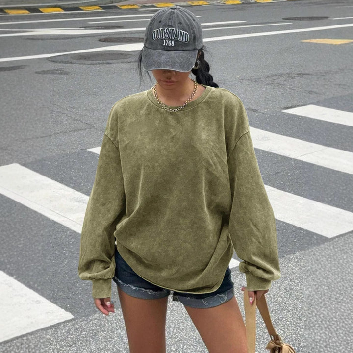 Casual sweatshirt for women with oversized fit and soft material Lune London
