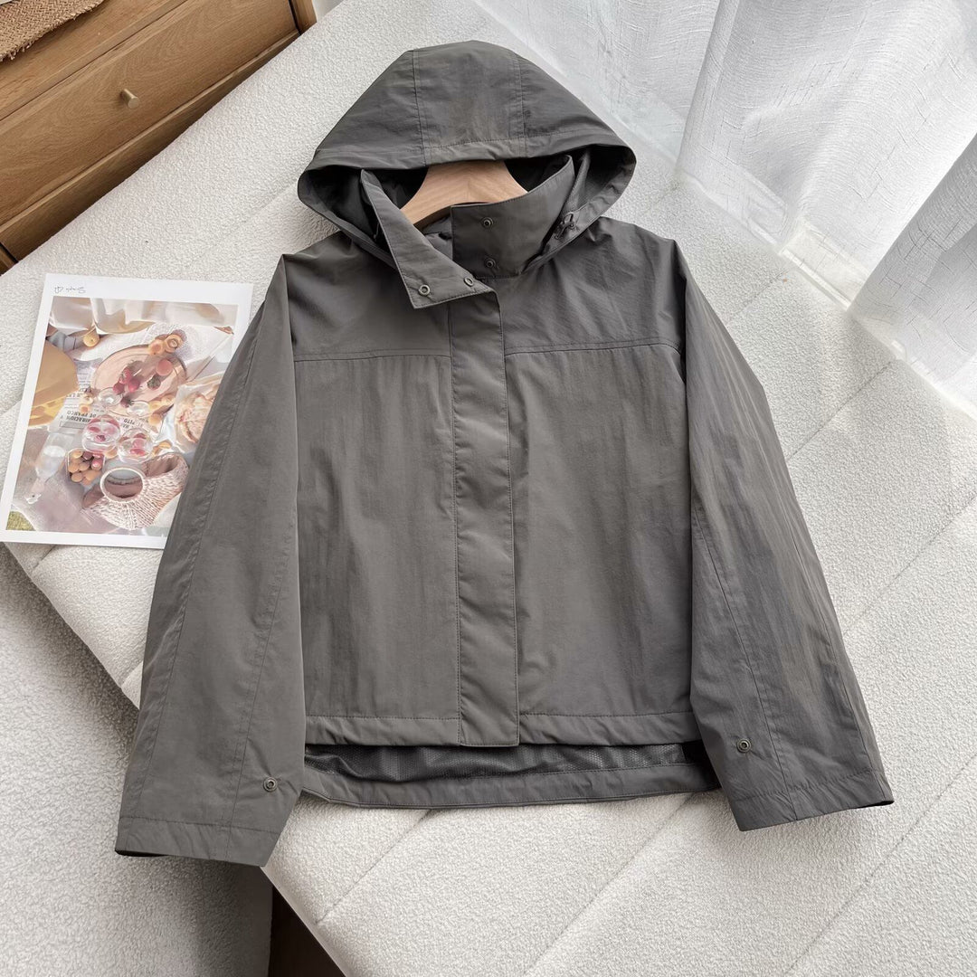 Veste de transition légère pour femmes avec capuche et fermeture éclair pratique Chic & Stil