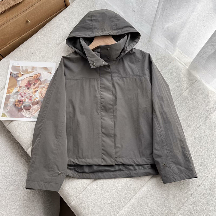 Veste de transition légère pour femmes avec capuche et fermeture éclair pratique Chic & Stil