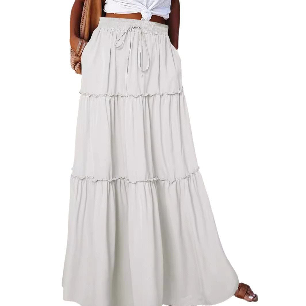 Long and flowing skirt for women with an elastic waistband and practical pockets Lune London
