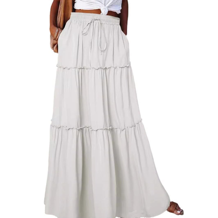 Long and flowing skirt for women with an elastic waistband and practical pockets Lune London