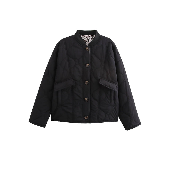 Quilted transitional jacket for women with practical pockets and round collar Lune London