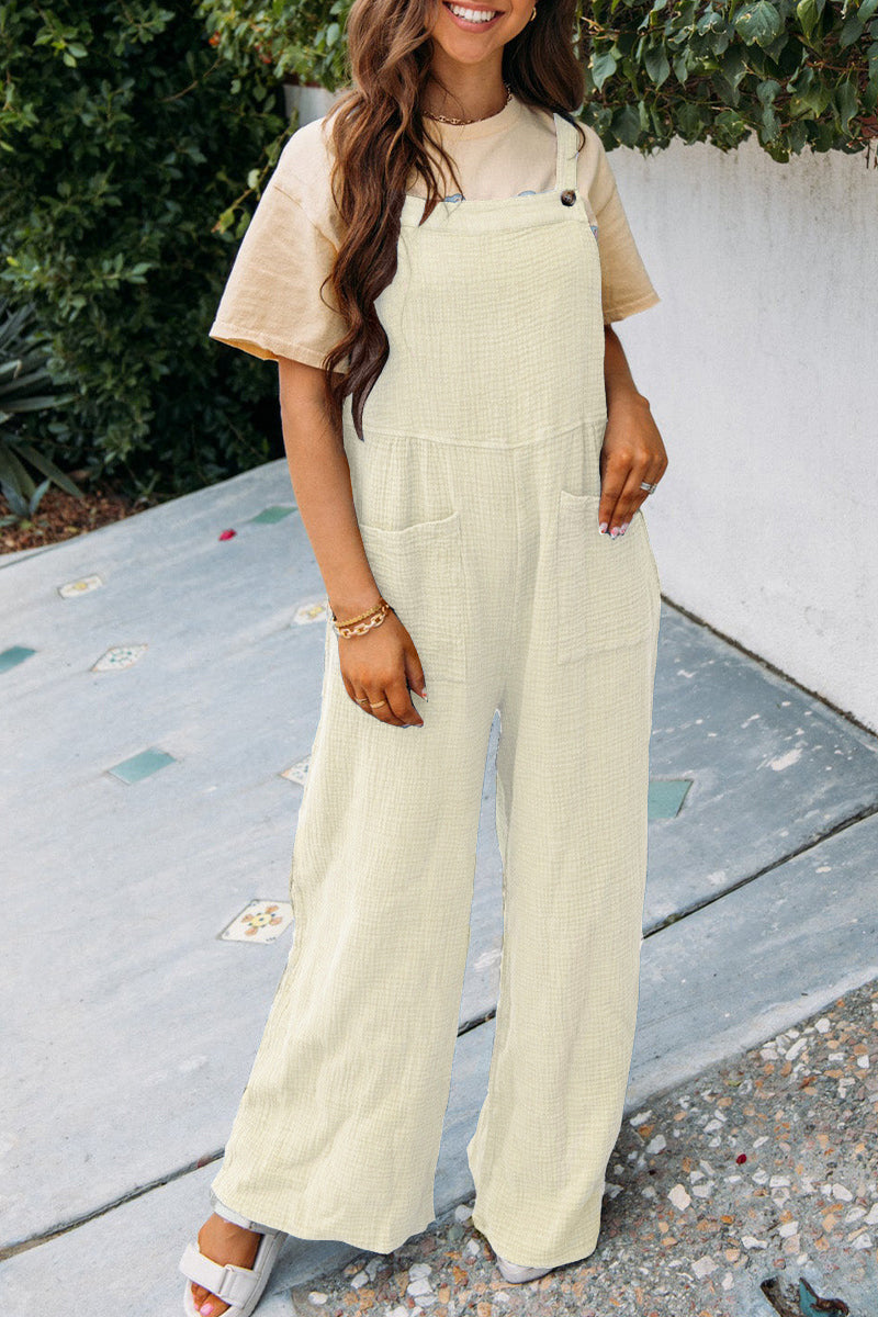Casual jumpsuit for women with practical pockets and chic button decoration