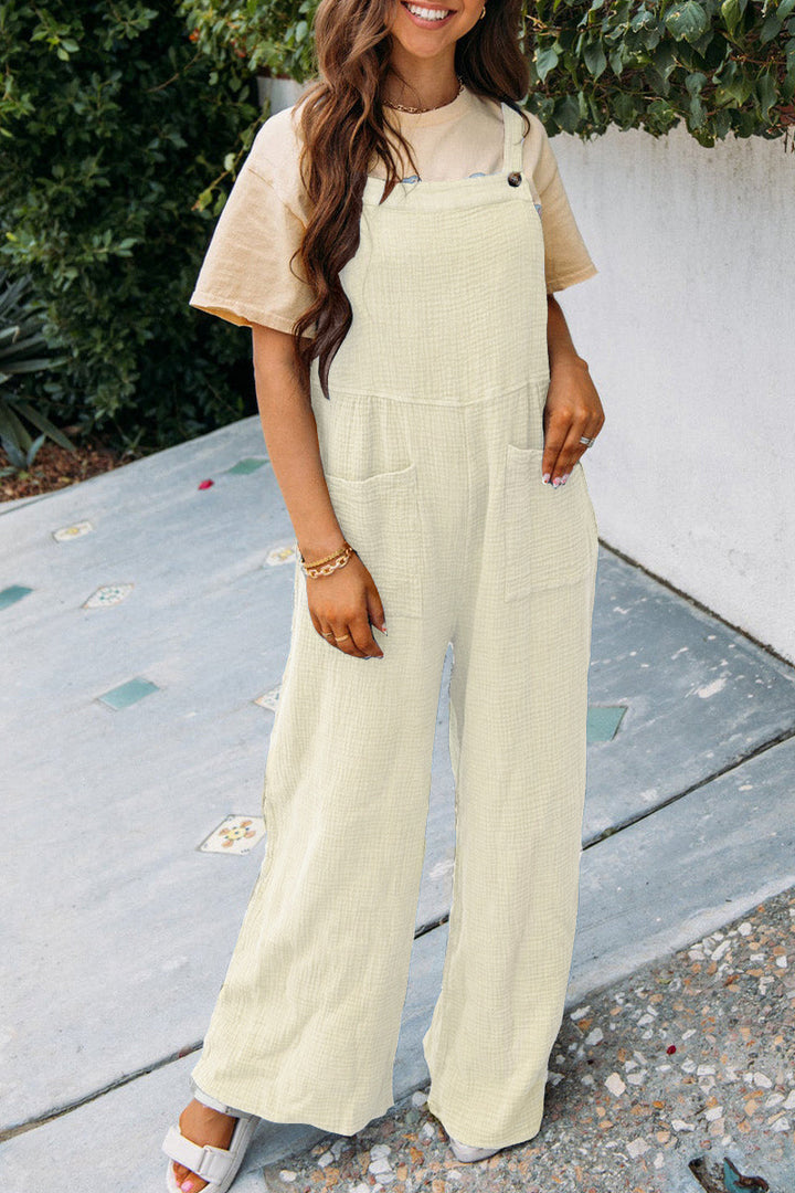 Casual jumpsuit for women with practical pockets and chic button decoration