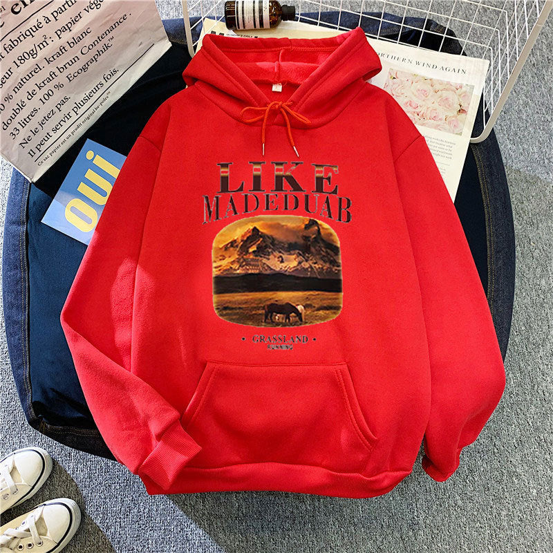 Women's hoodie with artistic landscape motif Chic & Stil