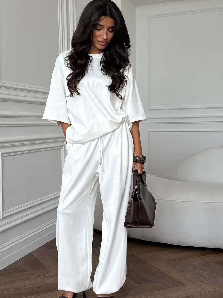 Comfortable lounge set for ladies in soft material with a loose fit Lune London