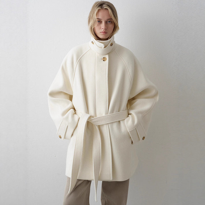 Manteau en laine oversize pour femmes avec col haut et ceinture Chic & Stil