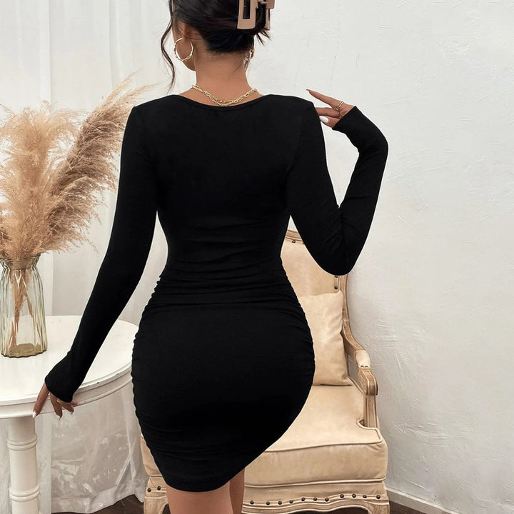 Robe mini ajustée pour femmes avec manches longues et volants Chic & Stil