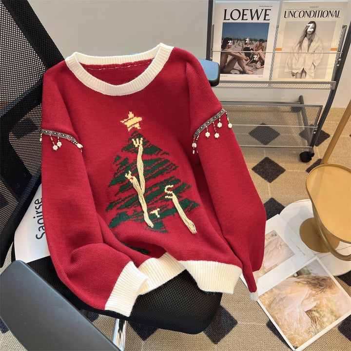 Elegant knitted sweater for women with Christmas tree pattern and playful accents Lune London