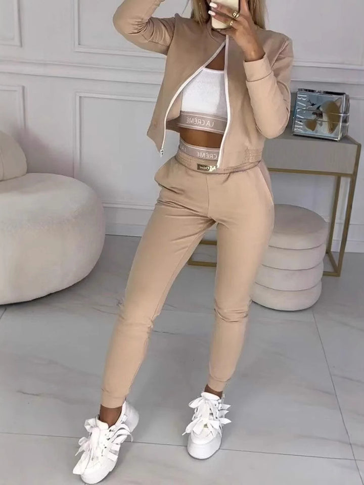 Two-piece women's sports set with zipper and elastic waistband Lune London