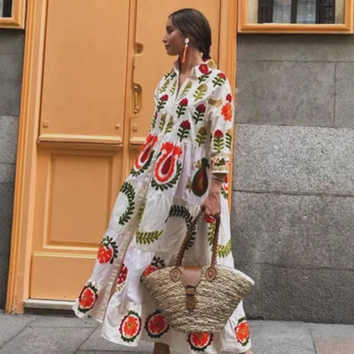 Women's maxi dress with floral pattern and flowy hem Lune London