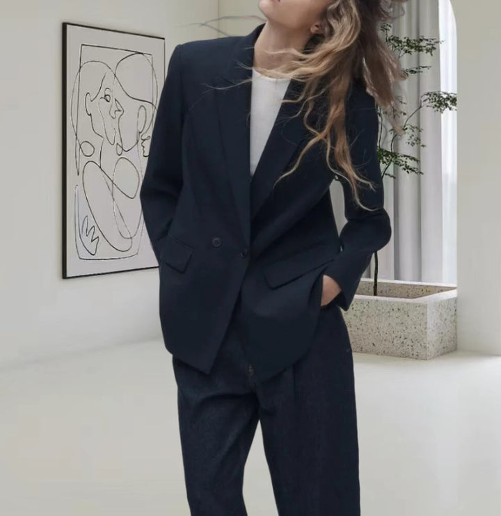 Oversized jacket for women with an elegant silhouette and decorative buttons Lune London