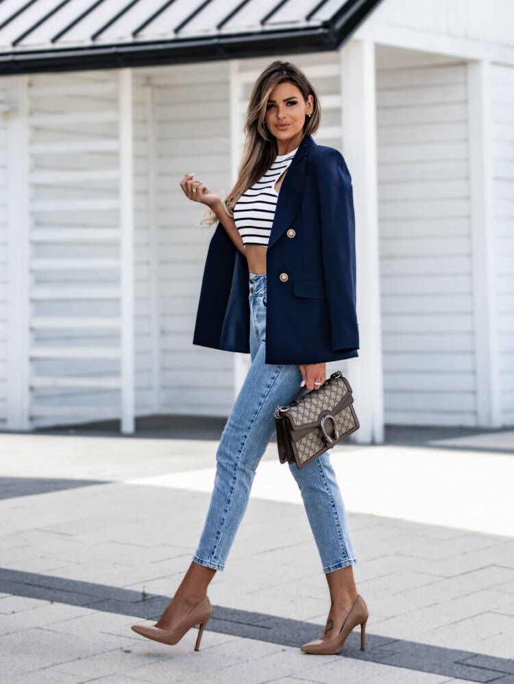 Elegant blazer for women with double-breasted buttons and a modern cut Lune London