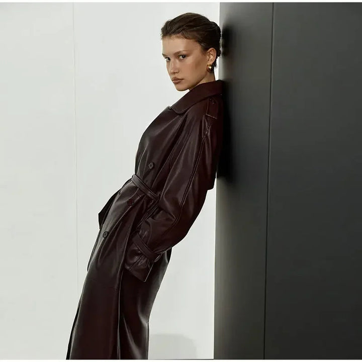 Manteau trench en cuir synthétique à la mode pour femmes avec ceinture Chic & Stil