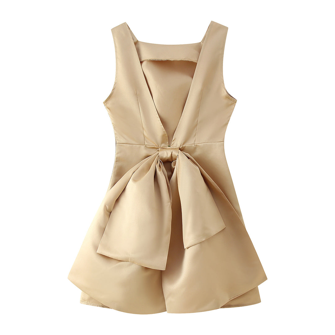 Elegant cocktail dress for ladies with a modern cut and a flared skirt Lune London