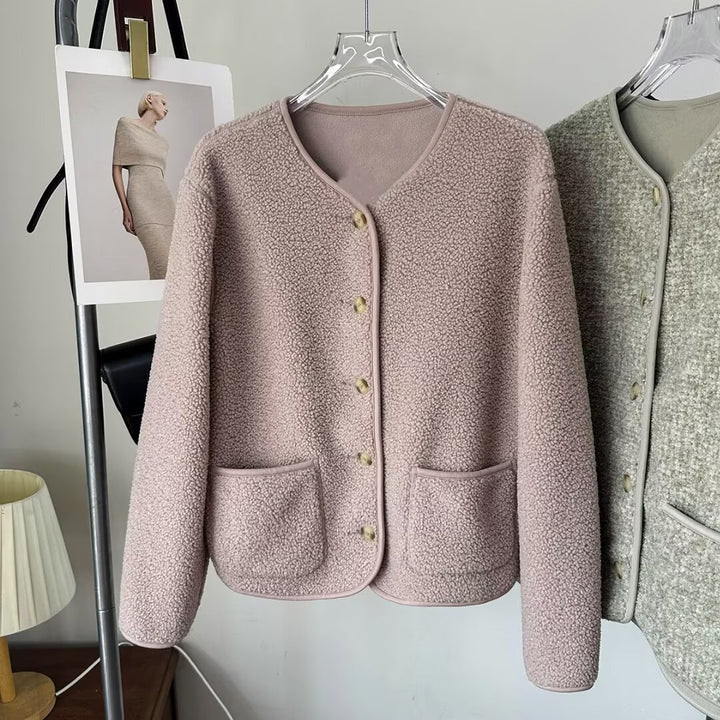 Cardigan à la mode pour femmes avec détails de boutons et poches pratiques Chic & Stil