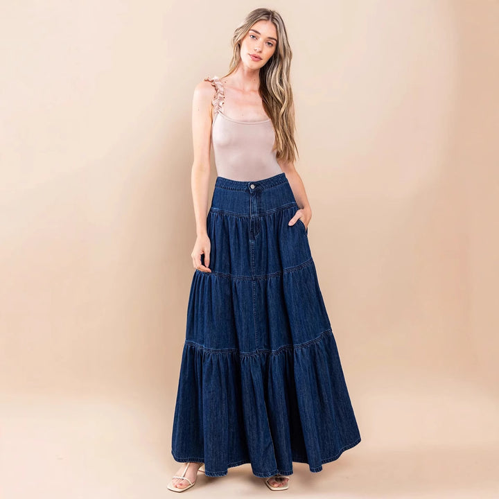 Maxi dress for women in a casual style with voluminous ruffles Chic & Stil