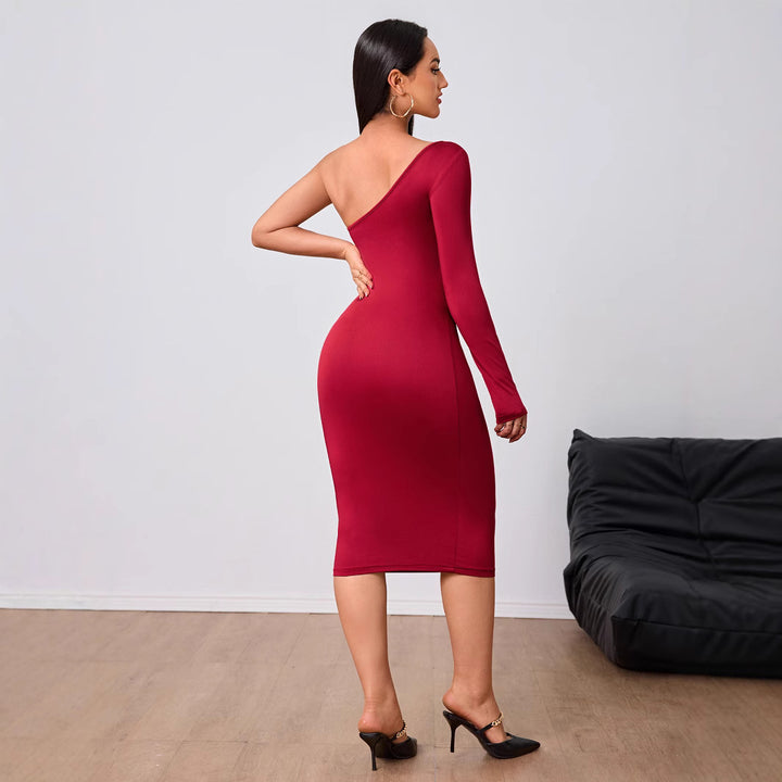Robe midi ajustée pour femmes avec découpe et design asymétrique, à manches longues Chic & Stil