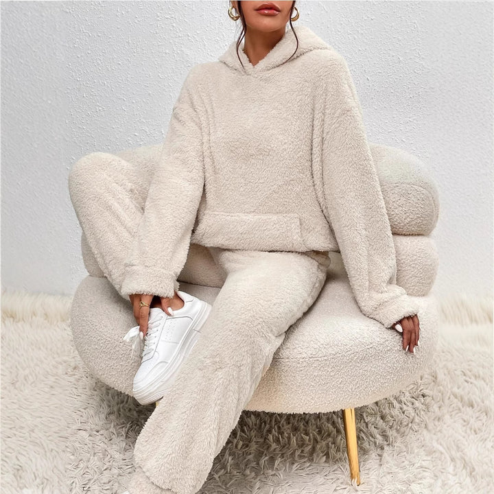 Women's fleece loungewear set with hood and pockets Lune London